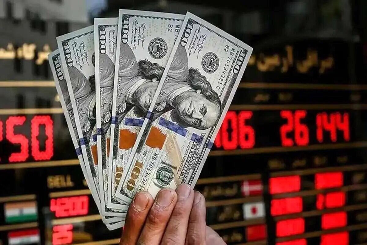 از دلار ۵۸ هزار تومانی تا ۲۷۰ هزار تومان؛ پرسش راغفر از دولت: چرا اداره کشور به گرانتر شدن زندگی مردم گره خورده است؟